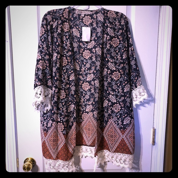 gypsies & moonlight Tops - Floral Kimono size large